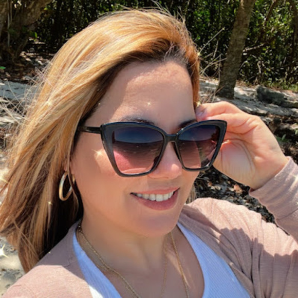 Meet your Posher, Yilian - Picture 1 of 1